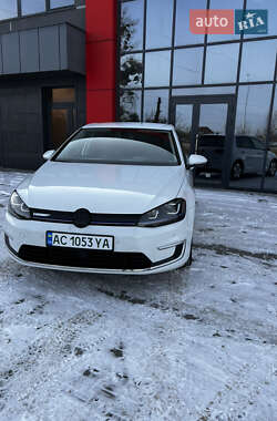 Хэтчбек Volkswagen e-Golf 2014 в 