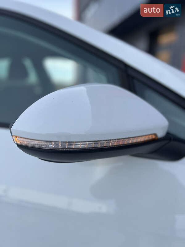 Хетчбек Volkswagen e-Golf 2014 в Ковелі