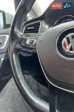 Хэтчбек Volkswagen e-Golf 2014 в 