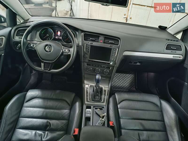 Хэтчбек Volkswagen e-Golf 2016 в Ровно фото 96 Хэтчбек Volkswagen e-Golf 2016 в Ровно