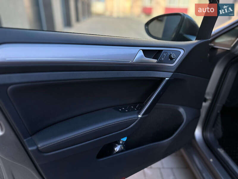 Хэтчбек Volkswagen e-Golf 2014 в Каменец-Подольском