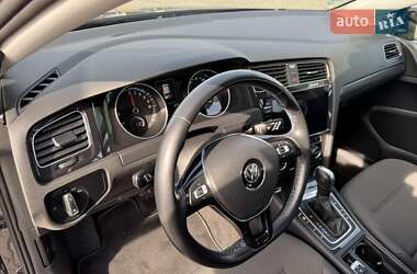 Хетчбек Volkswagen e-Golf 2021 в 