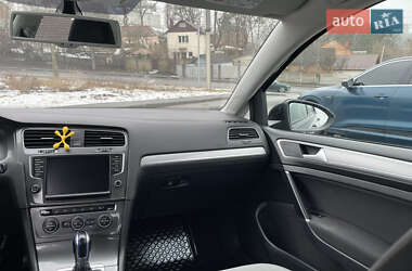 Хэтчбек Volkswagen e-Golf 2016 в 