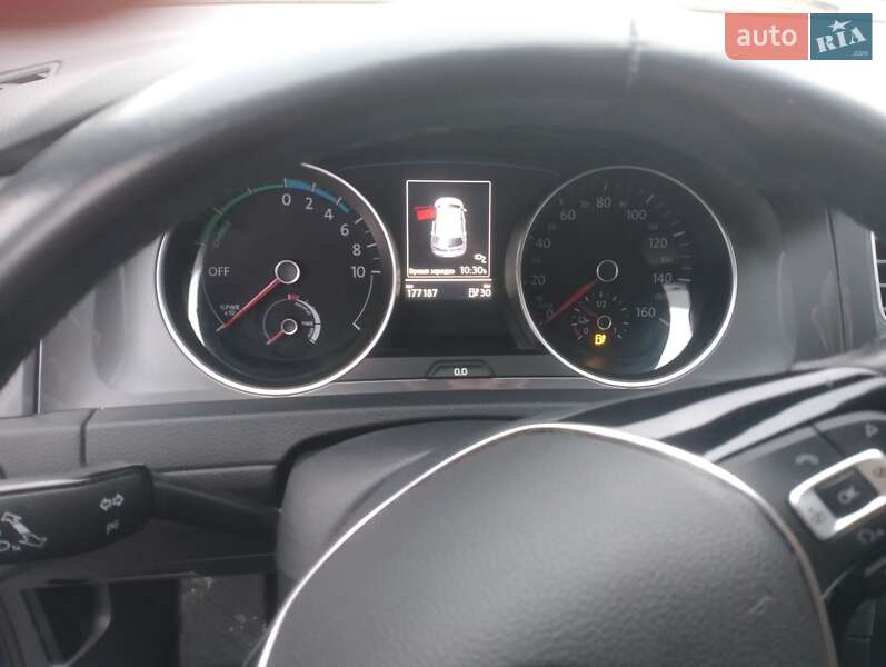 Хэтчбек Volkswagen e-Golf 2015 в Звягеле фото 17 Хэтчбек Volkswagen e-Golf 2015 в Звягеле