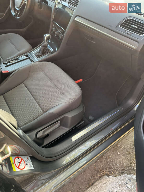 Хэтчбек Volkswagen e-Golf 2019 в Шполе