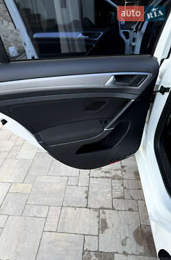 Хэтчбек Volkswagen e-Golf 2014 в 