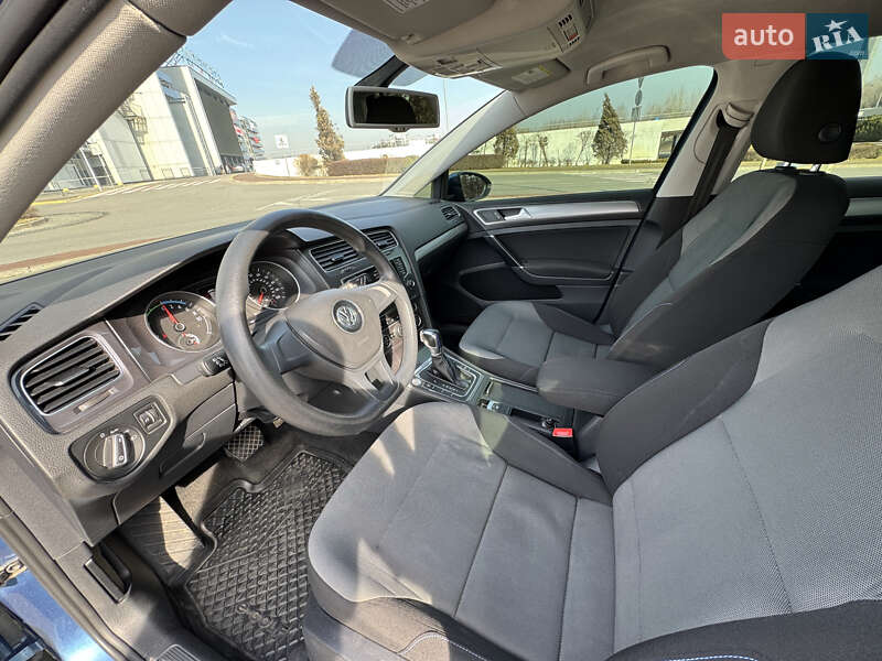 Хетчбек Volkswagen e-Golf 2015 в Києві