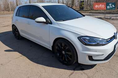 Хетчбек Volkswagen e-Golf 2018 в 