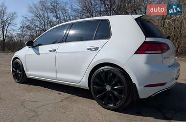 Хетчбек Volkswagen e-Golf 2018 в 