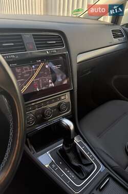 Хетчбек Volkswagen e-Golf 2020 в 