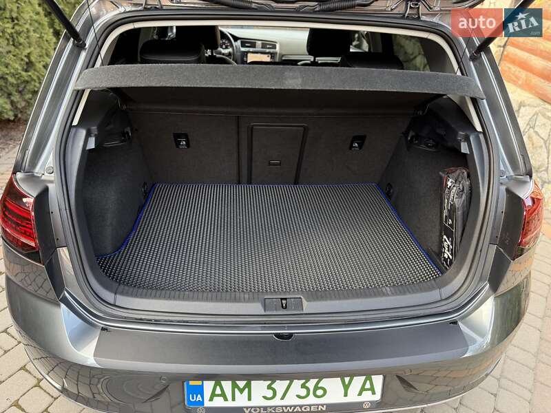 Хэтчбек Volkswagen e-Golf 2019 в Виннице