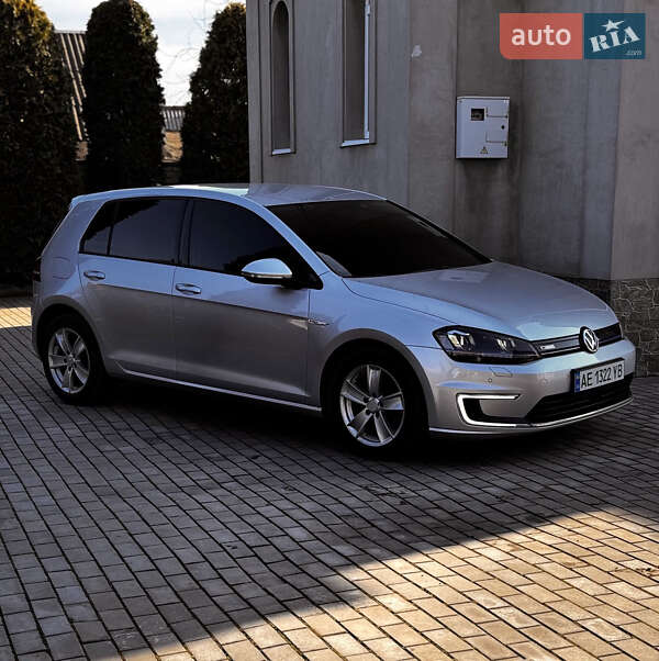 Хэтчбек Volkswagen e-Golf 2016 в Кривом Роге