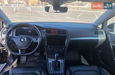 Хэтчбек Volkswagen e-Golf 2017 в 