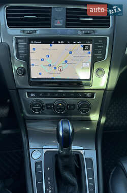 Хэтчбек Volkswagen e-Golf 2016 в 