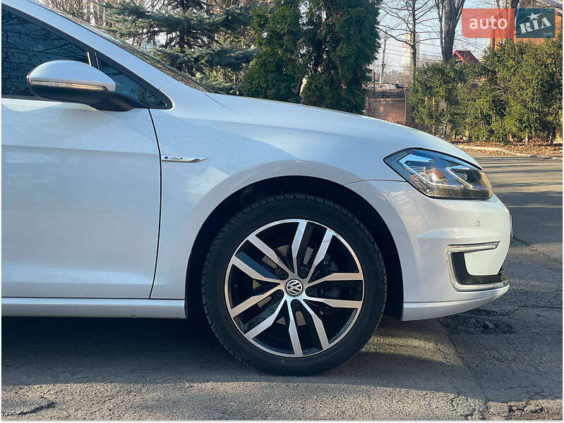 Хэтчбек Volkswagen e-Golf 2018 в Киеве