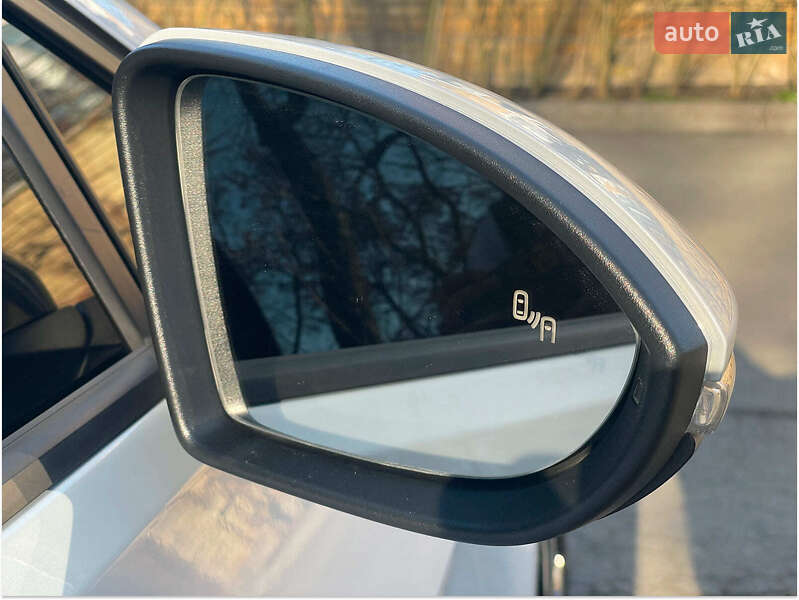 Хэтчбек Volkswagen e-Golf 2018 в Киеве