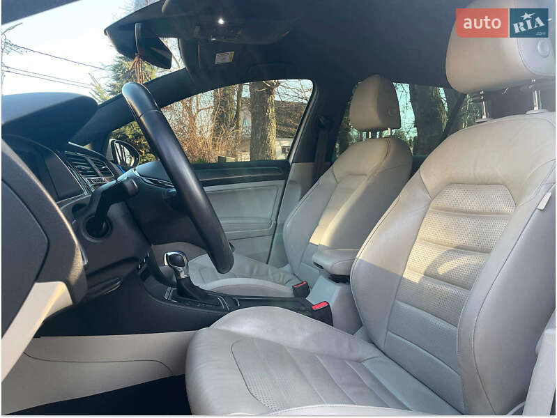 Хэтчбек Volkswagen e-Golf 2018 в Киеве