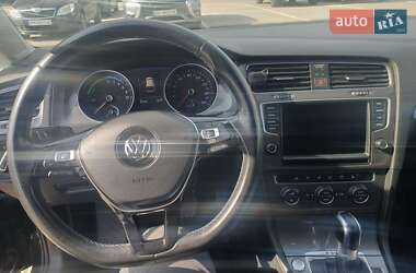 Хэтчбек Volkswagen e-Golf 2017 в 