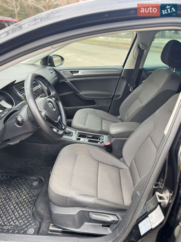 Хэтчбек Volkswagen e-Golf 2017 в Николаеве