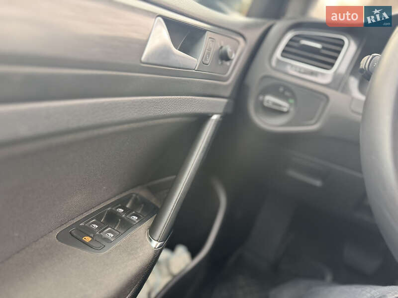 Хэтчбек Volkswagen e-Golf 2017 в Николаеве