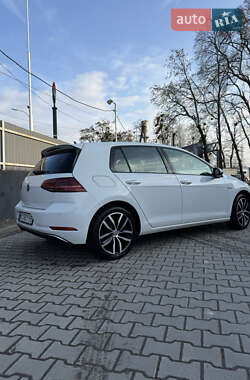 Хэтчбек Volkswagen e-Golf 2018 в 