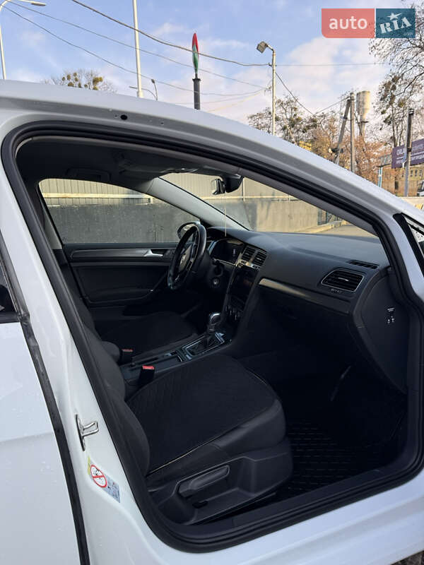 Хетчбек Volkswagen e-Golf 2018 в Львові