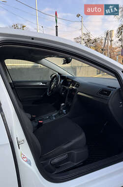 Хэтчбек Volkswagen e-Golf 2018 в 