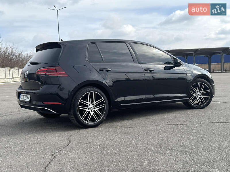 Хетчбек Volkswagen e-Golf 2017 в Харкові