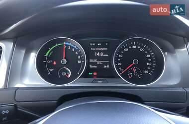 Хэтчбек Volkswagen e-Golf 2016 в 