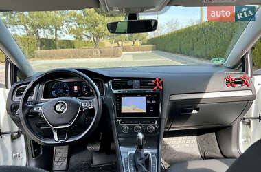 Хетчбек Volkswagen e-Golf 2020 в 