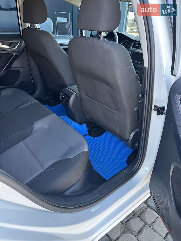 Хетчбек Volkswagen e-Golf 2014 в Івано-Франківську фото 20 Хетчбек Volkswagen e-Golf 2014 в Івано-Франківську