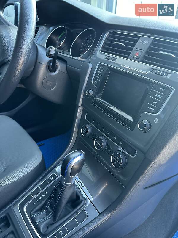 Хетчбек Volkswagen e-Golf 2014 в Івано-Франківську фото 23 Хетчбек Volkswagen e-Golf 2014 в Івано-Франківську