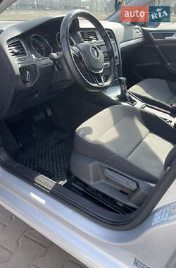 Хетчбек Volkswagen e-Golf 2016 в 