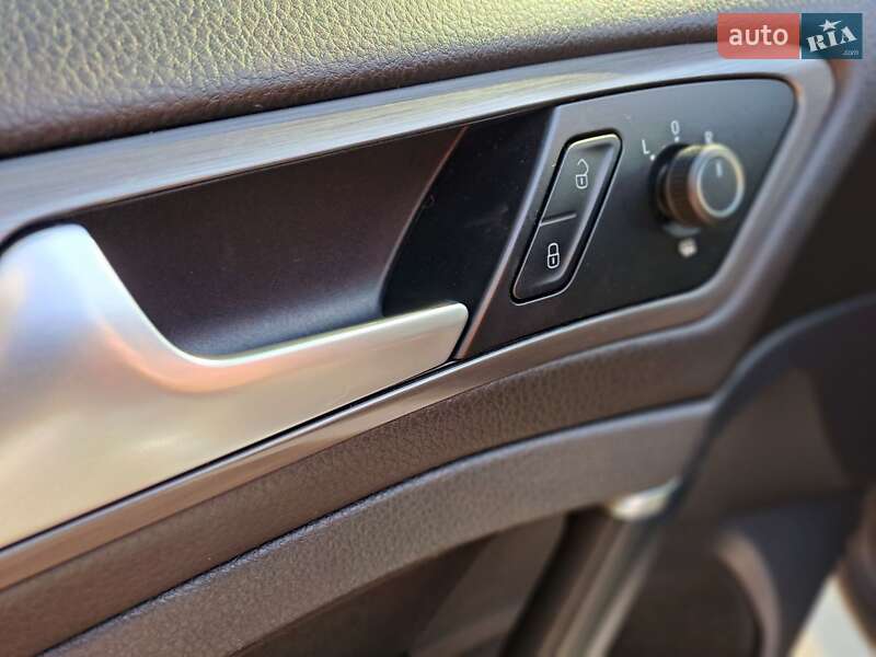 Хетчбек Volkswagen e-Golf 2020 в Жовкві