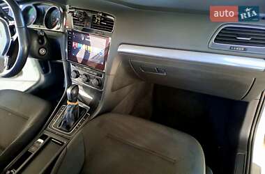 Хэтчбек Volkswagen e-Golf 2020 в 