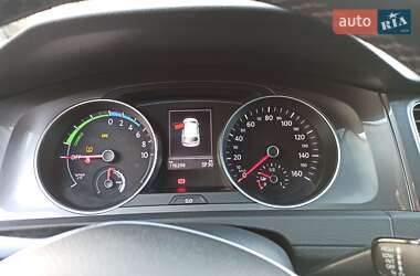 Хэтчбек Volkswagen e-Golf 2016 в 