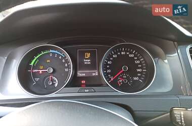 Хэтчбек Volkswagen e-Golf 2016 в 
