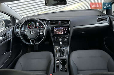 Хетчбек Volkswagen e-Golf 2020 в 