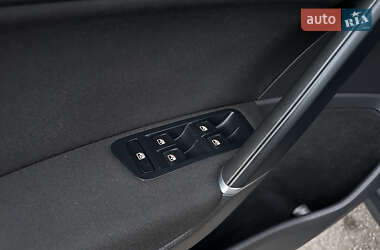 Хетчбек Volkswagen e-Golf 2020 в 