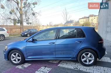 Хэтчбек Volkswagen e-Golf 2015 в 