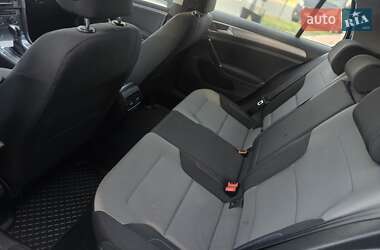 Хэтчбек Volkswagen e-Golf 2015 в 