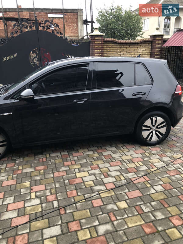 Хетчбек Volkswagen e-Golf 2016 в Чернівцях