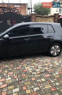 Хэтчбек Volkswagen e-Golf 2016 в 