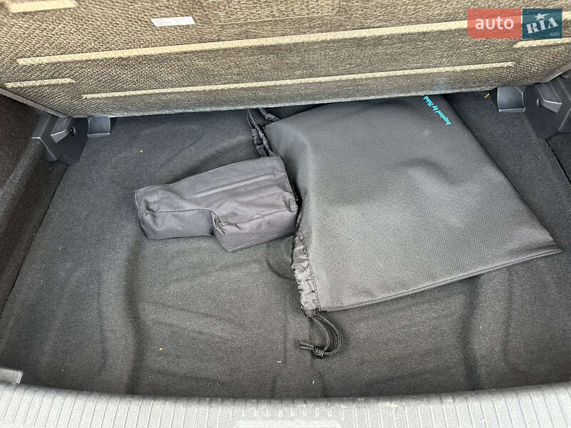 Хетчбек Volkswagen e-Golf 2020 в Ужгороді
