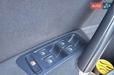 Хэтчбек Volkswagen e-Golf 2017 в 