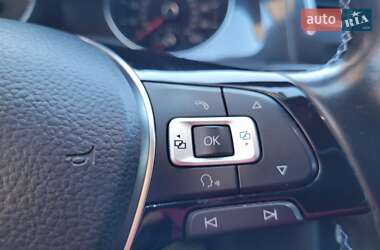 Хэтчбек Volkswagen e-Golf 2017 в 