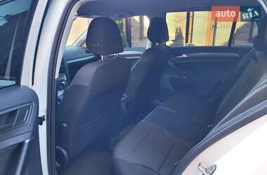Хэтчбек Volkswagen e-Golf 2017 в 