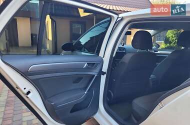 Хэтчбек Volkswagen e-Golf 2017 в 