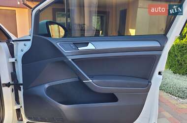 Хэтчбек Volkswagen e-Golf 2017 в 