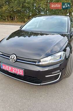 Хэтчбек Volkswagen e-Golf 2018 в 